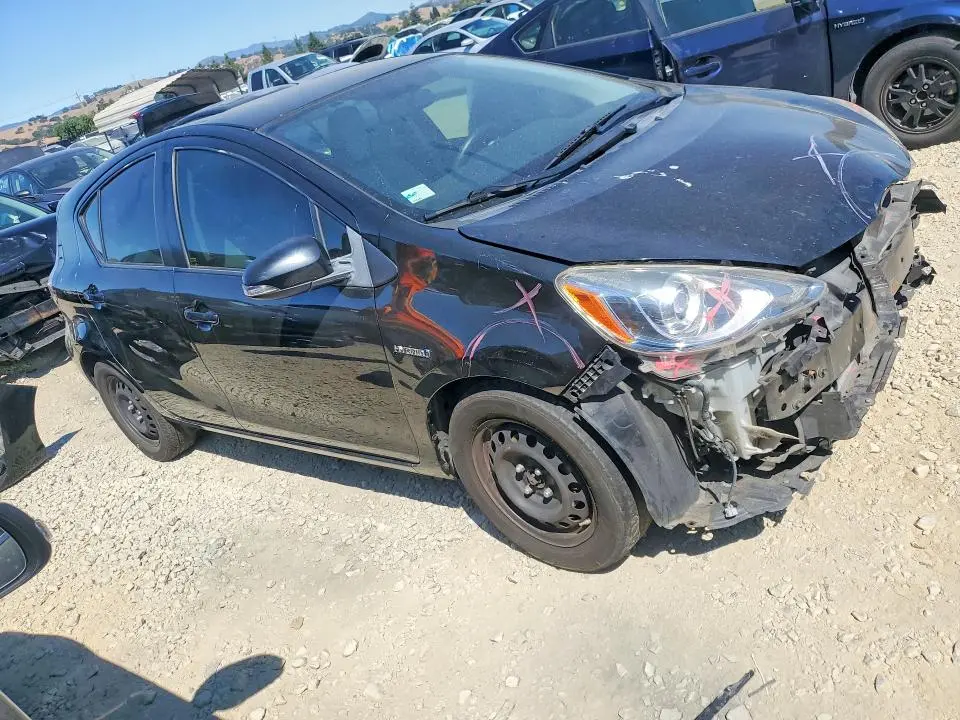 2015 TOYOTA PRIUS C ONE  