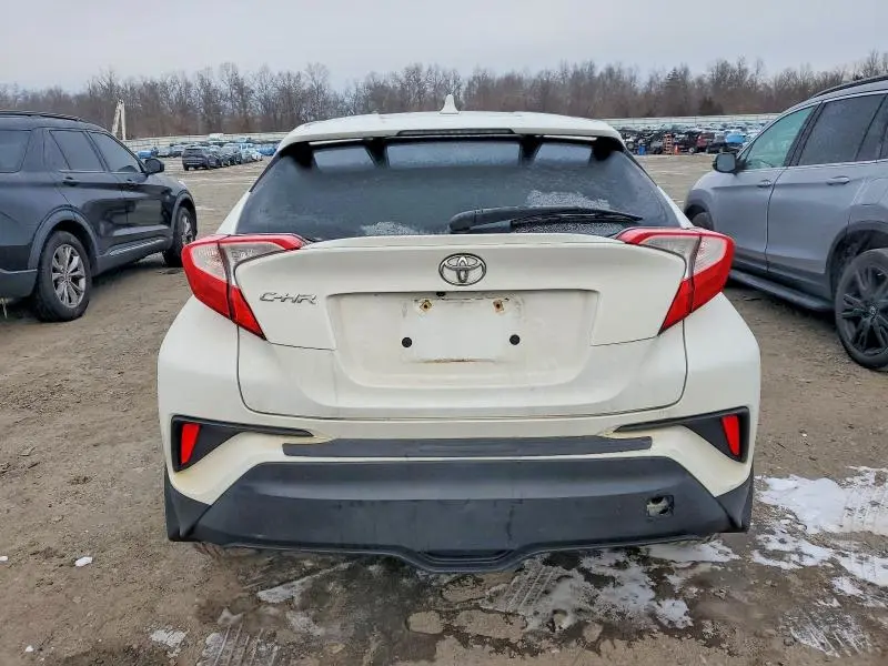 2021 TOYOTA C-HR XLE  