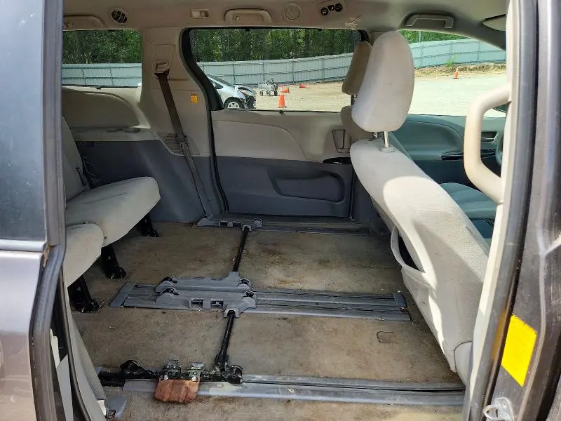 2012 TOYOTA SIENNA LE  