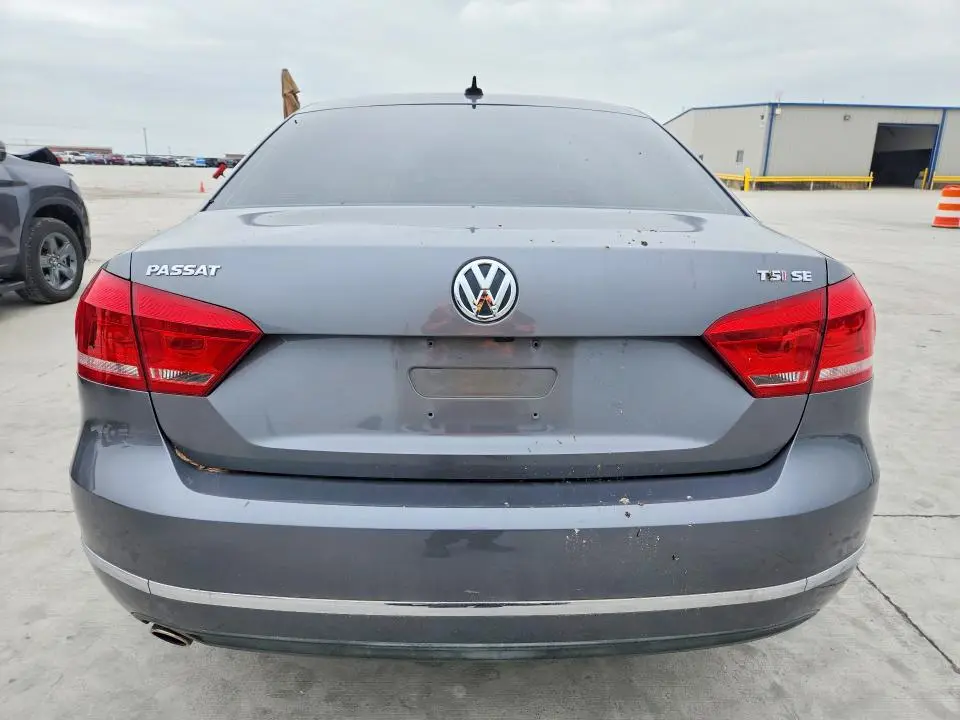 2015 VOLKSWAGEN PASSAT SE  