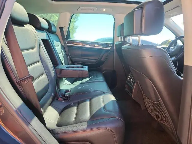 2012 VOLKSWAGEN TOUAREG V6  