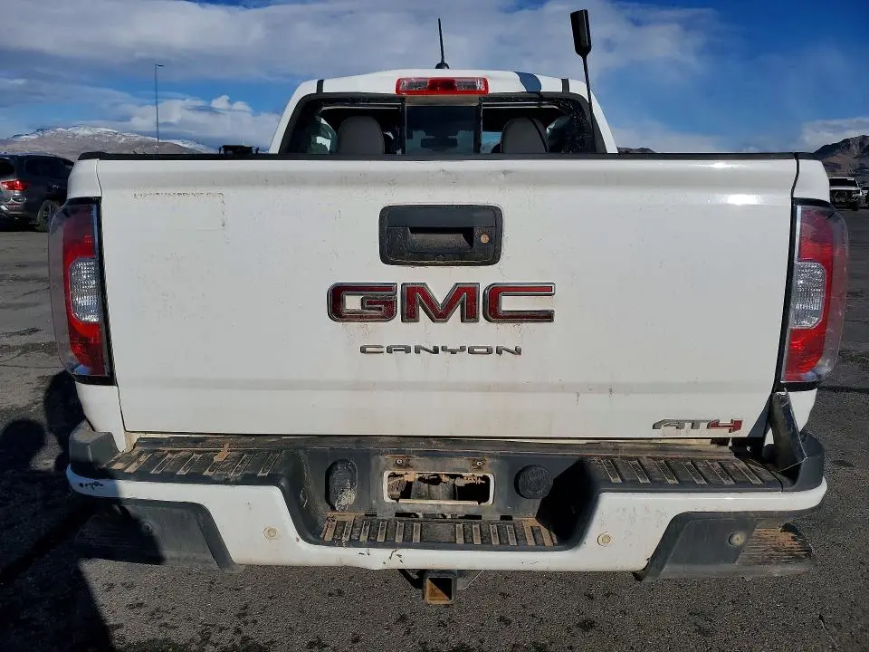 2022 GMC CANYON AT4  