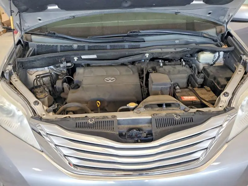 2015 TOYOTA SIENNA LE  