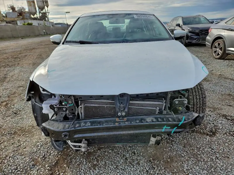 2018 VOLKSWAGEN JETTA SE  