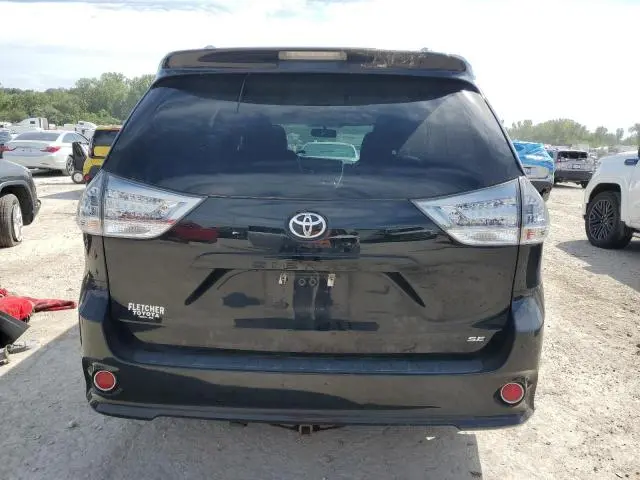 2016 TOYOTA SIENNA SE  