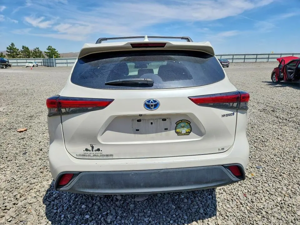 2021 TOYOTA HIGHLANDER HYBRID LE  