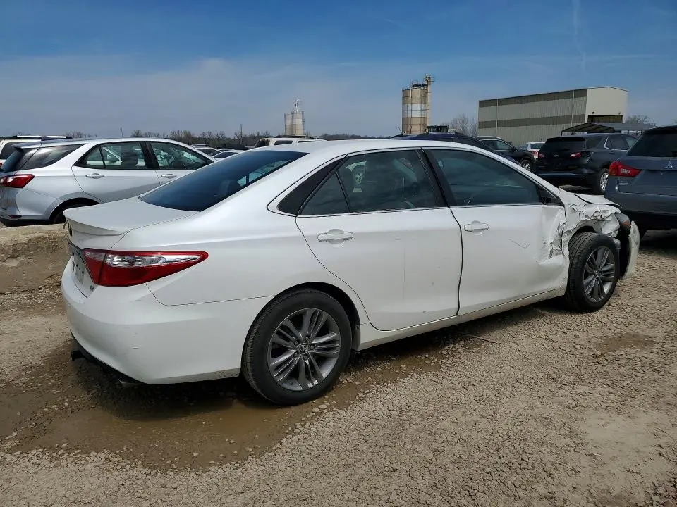 2016 TOYOTA CAMRY SE  