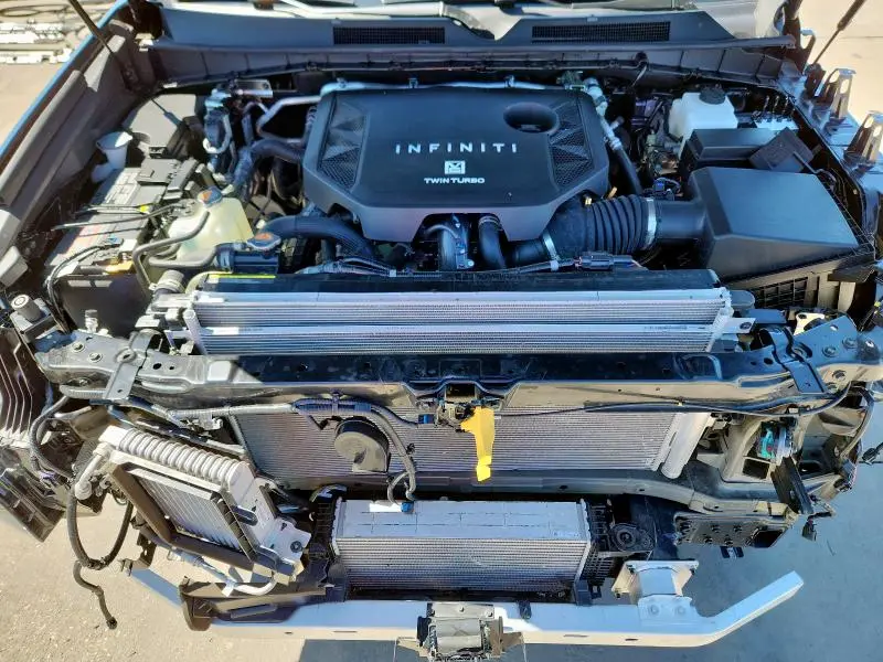 2025 INFINITI QX80 LUXE  