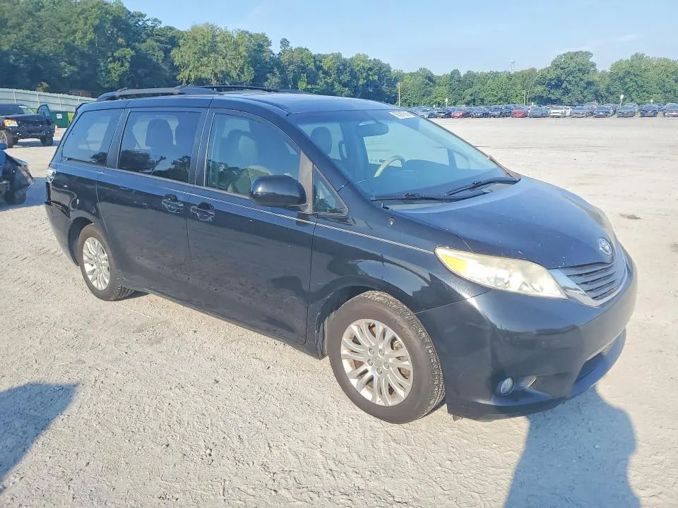 2012 TOYOTA SIENNA XLE 8-PASSENGER  