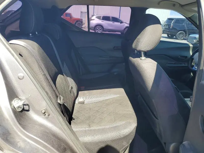 2019 NISSAN KICKS S  