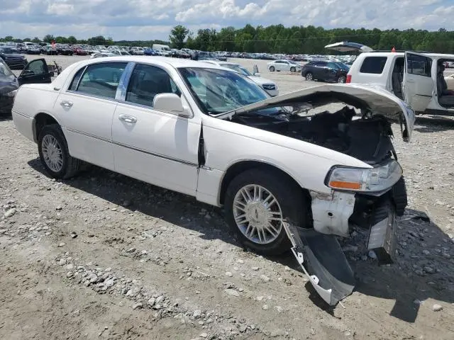 2010 LINCOLN TOWN CAR SIGNATURE LIMITED  