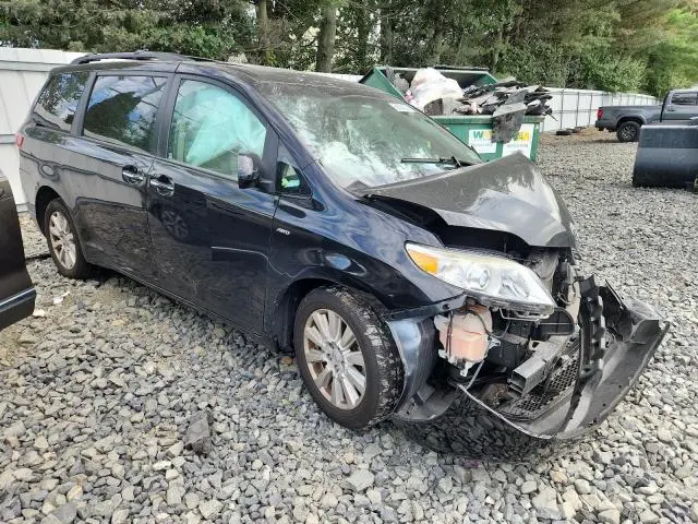 2017 TOYOTA SIENNA XLE  