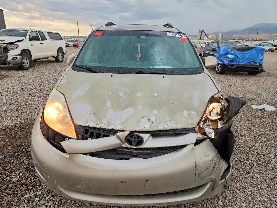 2010 TOYOTA SIENNA XLE  