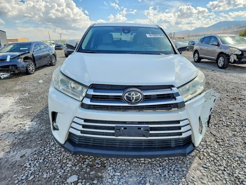 2017 TOYOTA HIGHLANDER LE PLUS  