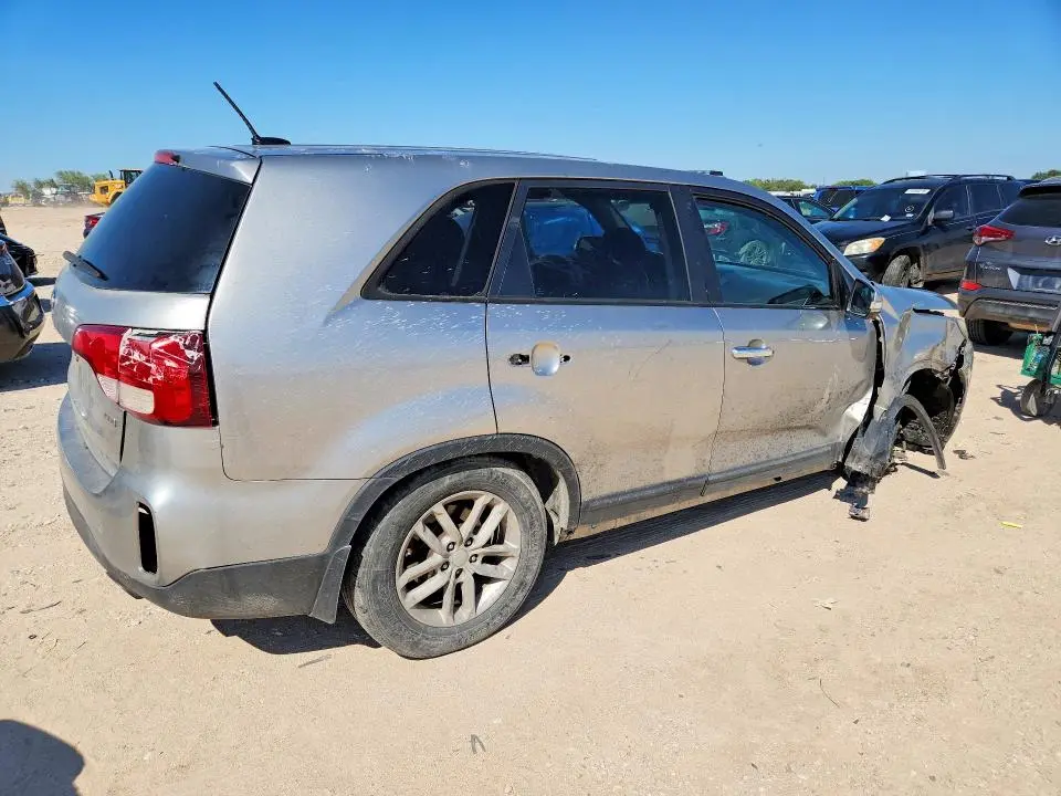 2015 KIA SORENTO LX  