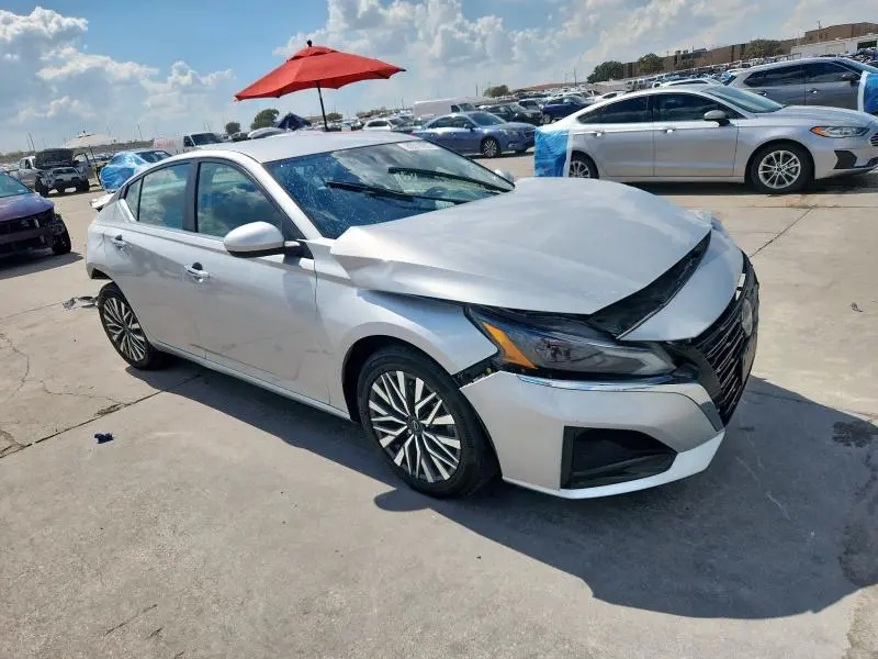 2023 NISSAN ALTIMA SV  