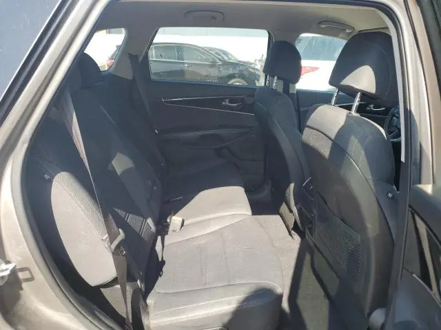 2017 KIA SORENTO LX  