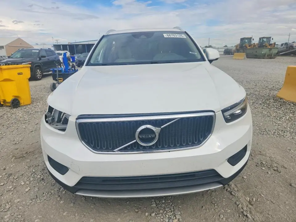 2022 VOLVO XC40 T4 MOMENTUM  