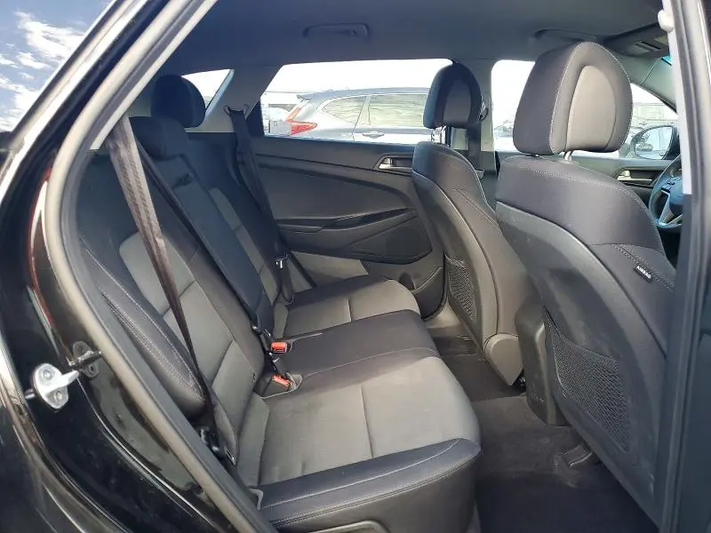 2018 HYUNDAI TUCSON SE  