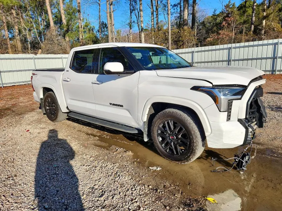 2022 TOYOTA TUNDRA CREWMAX SR  