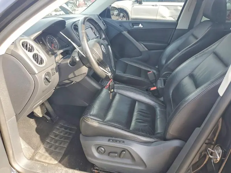 2010 VOLKSWAGEN TIGUAN SE  