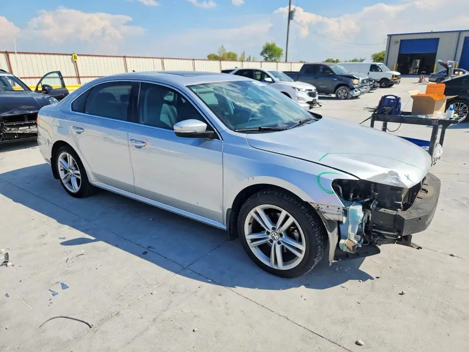 2014 VOLKSWAGEN PASSAT   