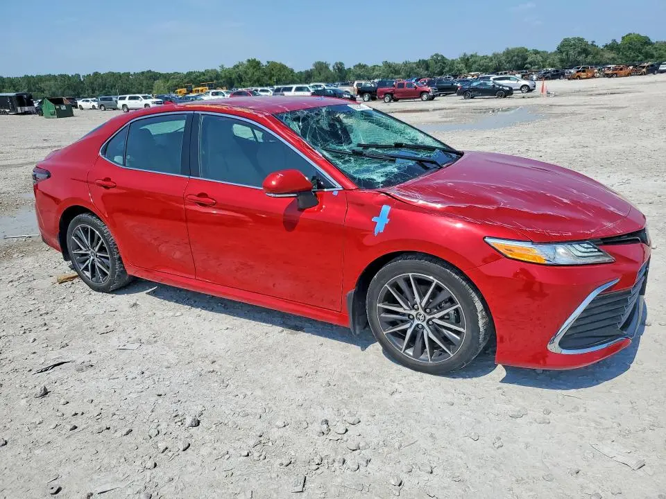 2023 TOYOTA CAMRY XLE  