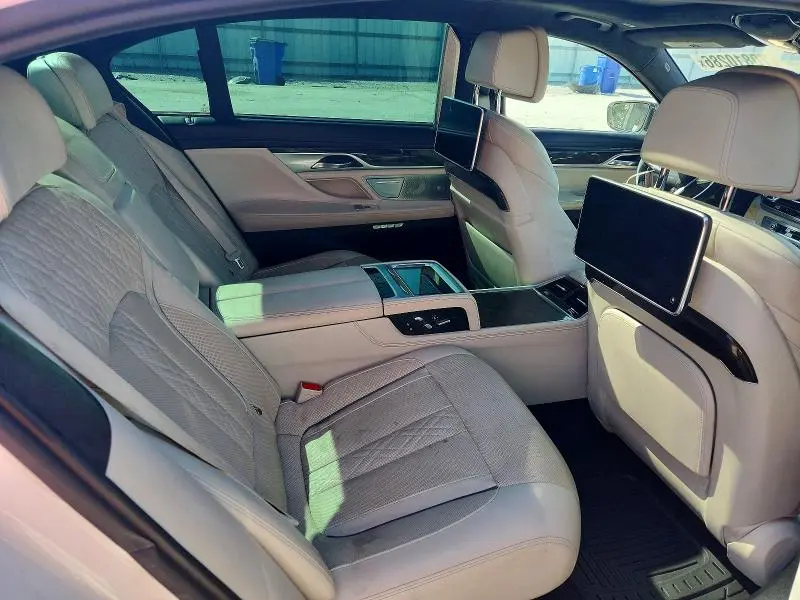 2016 BMW 750 XI  