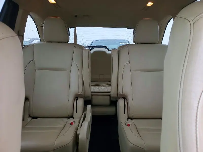 2017 TOYOTA HIGHLANDER SE  