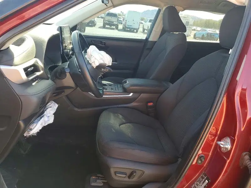 2022 TOYOTA HIGHLANDER LE  