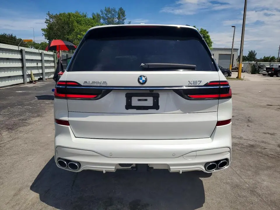2025 BMW X7 ALPINA XB7  