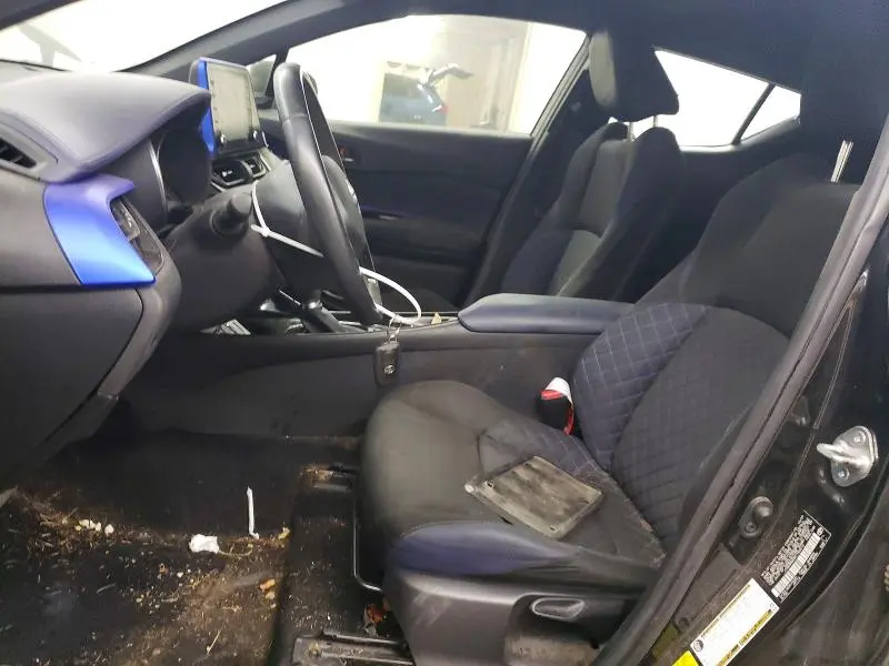 2021 TOYOTA C-HR XLE  