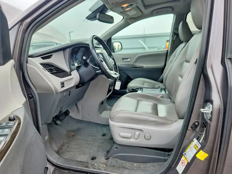 2019 TOYOTA SIENNA XLE 8-PASSENGER  