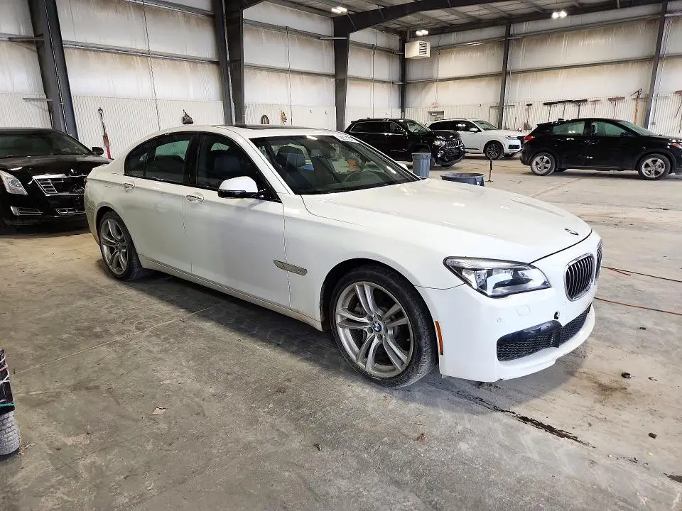 2013 BMW 750 XI  