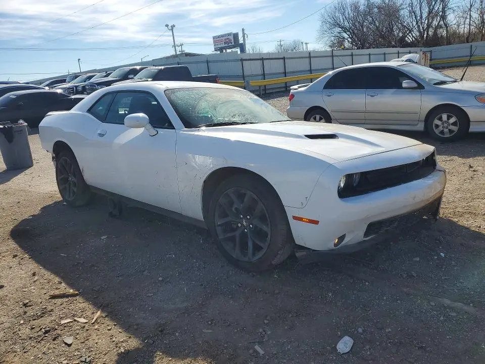 2022 DODGE CHALLENGER SXT  