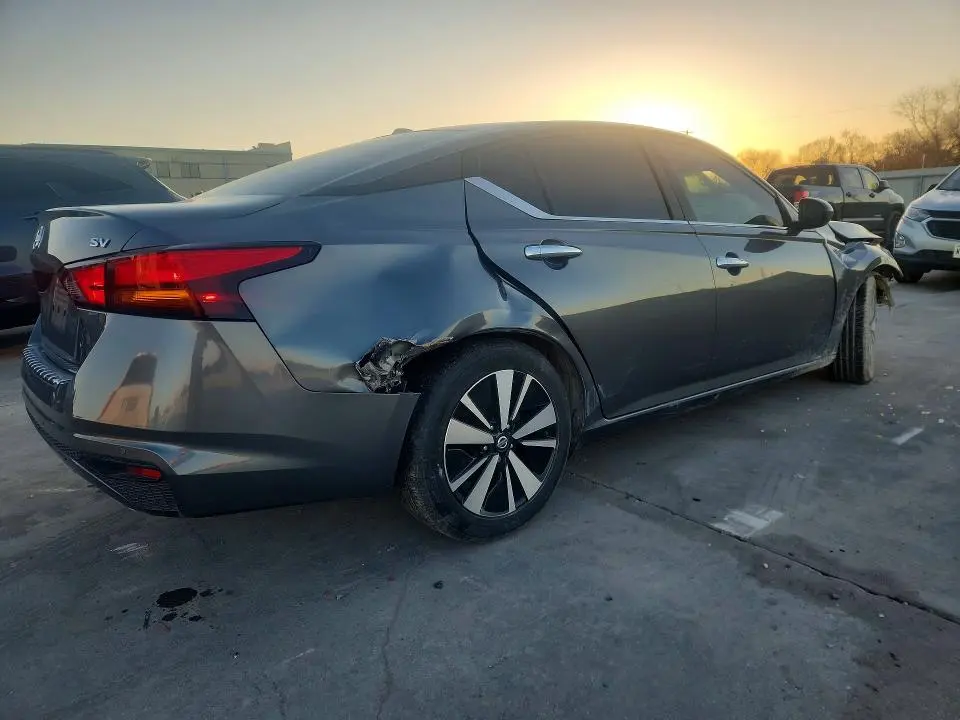 2022 NISSAN ALTIMA SV  