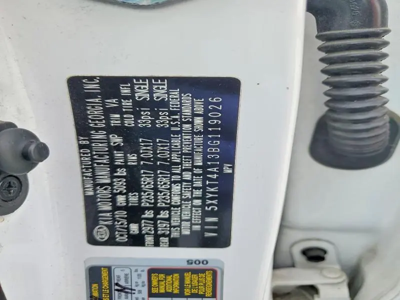 2011 KIA SORENTO BASE  