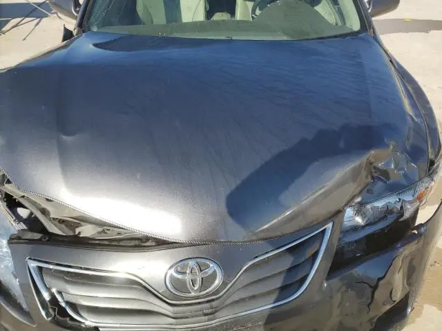2011 TOYOTA CAMRY SE  