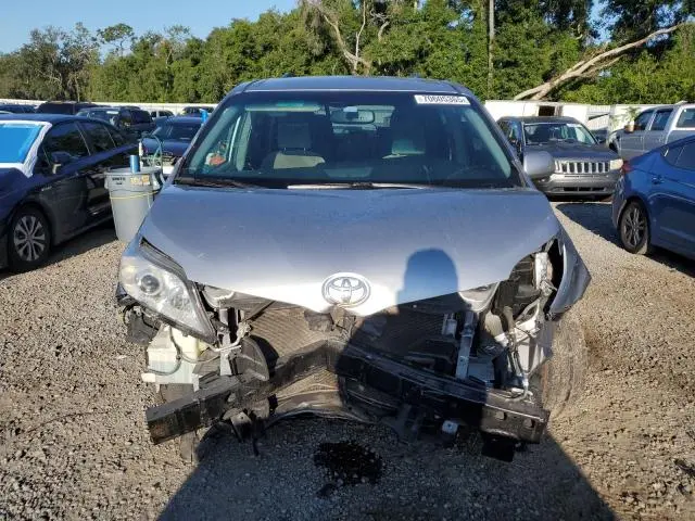 2017 TOYOTA SIENNA LE