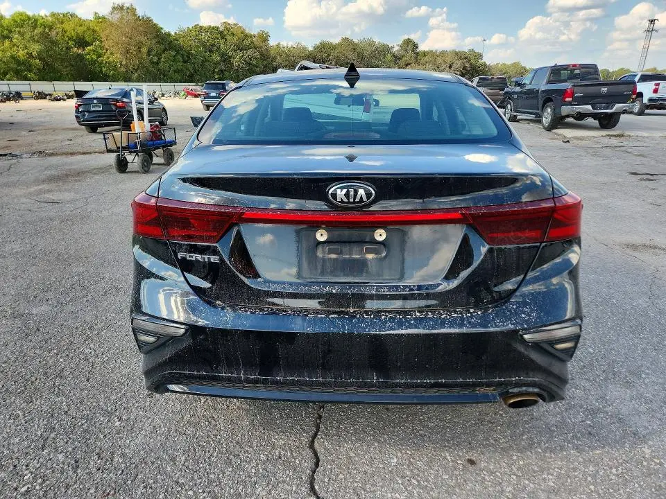 2021 KIA FORTE LXS  