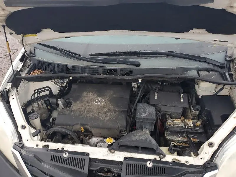 2012 TOYOTA SIENNA LE  