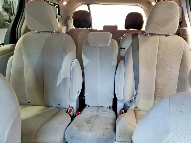 2013 TOYOTA SIENNA LE  