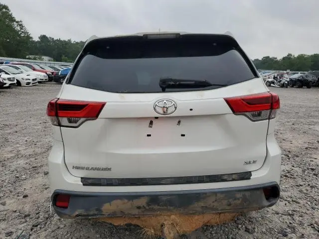 2018 TOYOTA HIGHLANDER SE  