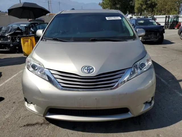 2017 TOYOTA SIENNA XLE  