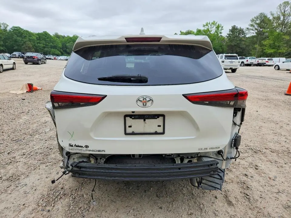 2020 TOYOTA HIGHLANDER XLE  