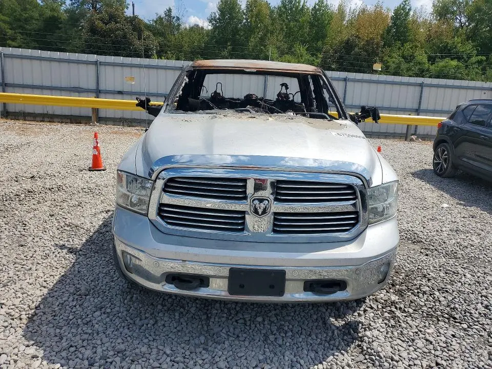 2016 RAM 1500 SLT  