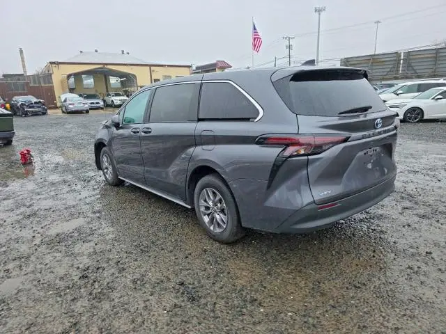 2025 TOYOTA SIENNA LE  