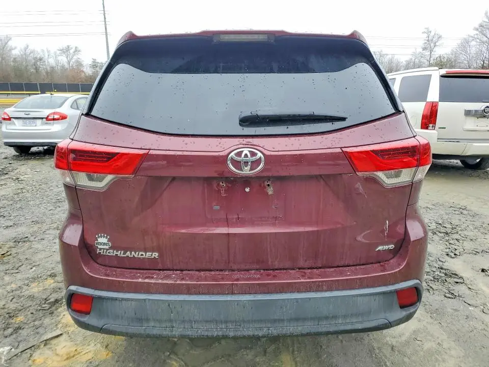 2018 TOYOTA HIGHLANDER LE  