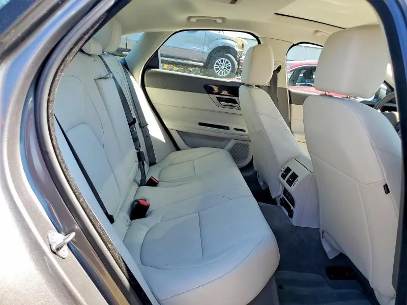2017 JAGUAR XF PREMIUM  
