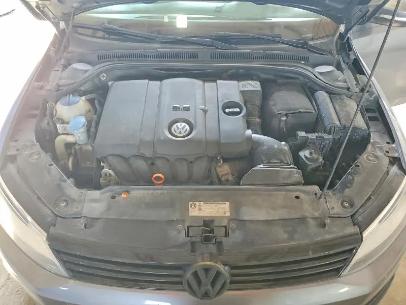 2011 VOLKSWAGEN JETTA SE  